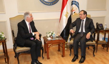 وزير البترول يبحث مع رئيس المؤسسة الدولية الإسلامية لتمويل التجارة برامج التمويل للعام الحالي