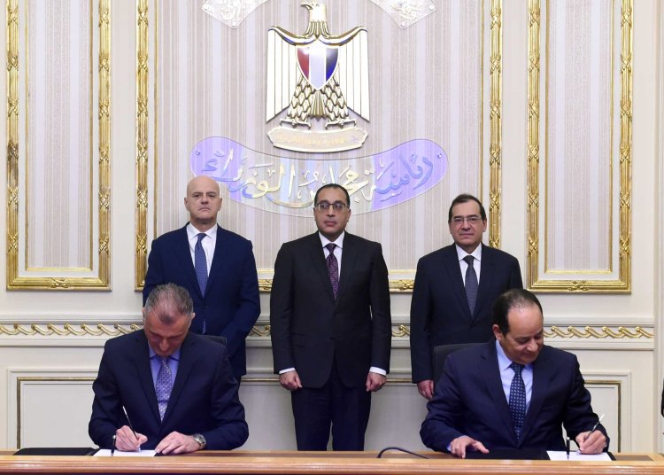 رئيس الوزراء يشهد مراسم التوقيع على اتفاق إطاري للتعاون في مجال الغاز الطبيعي وتصديره بين "إيجاس" المصرية و"إيني" الإيطالية