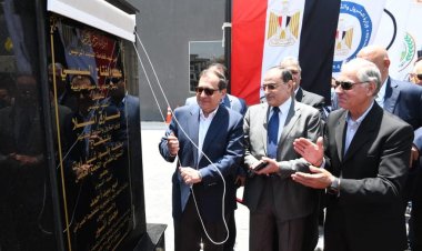 وزير البترول  ومستشار الرئيي للتخطيط العمراني  ورئيس الوطنية يفتتحون محطة الوقود الجديدة بشارع التسعين بالتجمع الخامس