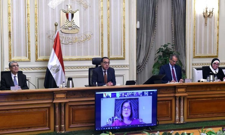 رئيس الوزراء:  قطاع الطاقة يحظى بأولوية مطلقة ..  ومصر تسعى للتحول إلى مركز إقليمي للطاقة وتأمين مصادر متنوعة من الطاقة