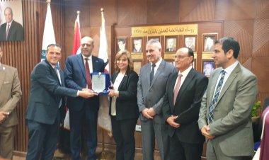 نقابة البترول تكرم أعضاء المركز الاعلامى و امانة الاعلام لمجهوداتهم علي مدار 4 سنوات