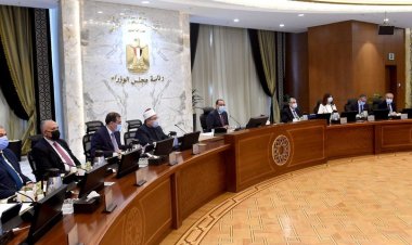 "رئيس الوزراء"  يشيد بما تم توقيعه من اتفاقيات أمس مع الجانب السعودي: 14 اتفاقية باستثمارات تصل قيمتها إلى 7.7 مليار دولار