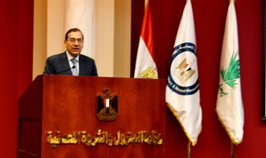 وزير البترول : دمج 3 شركات توصيل غاز طبيعى للمنازل فى كيان واحد نتج عنه دخولها فى مشروعات قومية كبرى بمدينة العلمين الجديدة والعاصمة الإدارية