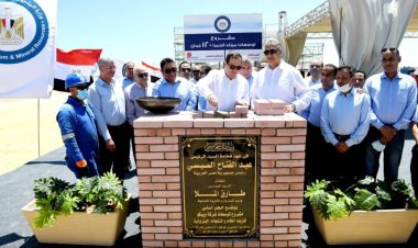 وزير البترول يضع حـجـر الأسـاس لتوسعات منطقـة ميناء الحمـراء البترولى
