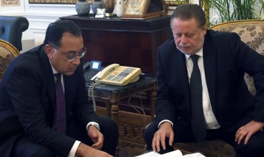 "رئيس الوزراء" يلتقي محافظ البنك المركزي لاستعراض عدد من الملفات الاقتصادية