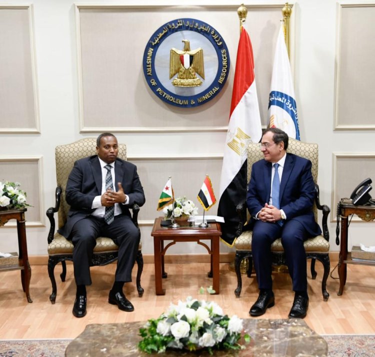 مباحثات بين وزير البترول ووزير الطاقة والموارد الجيبوتي لنقل الخبرات المصرية الي جيبوتي في صناعة البترول والغاز