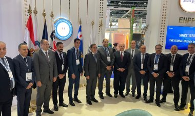 "وزير البترول والثروة المعدنية " يتفقد جناح الوزارة بمعرض أديبك 2022