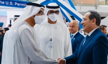 وزير البترول المصري  في مقدمة مستقبلى رئيس دولة الإمارات خلال تفقده معرض أديبك 2022
