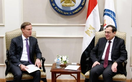 وزير البترول يبحث مع لوك أويل  الاستثمارات الحالية في مناطق الامتياز  للبحث عن البترول والغاز  فى مصر بالصحراء الشرقية والغربية