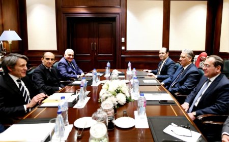 وزير البترول يبحث مع إيني الإيطالية خططها لتنمية وانتاج الغاز الطبيعي بعدد من مناطق عملها بالصحراء الغربية والبحر المتوسط