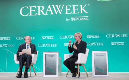 وزير البترول والثروة المعدنية يشهد جلسة حوارية حول مشروعات الطاقة المتجددة وخفض الانبعاثات وإنتاج الهيدروجين