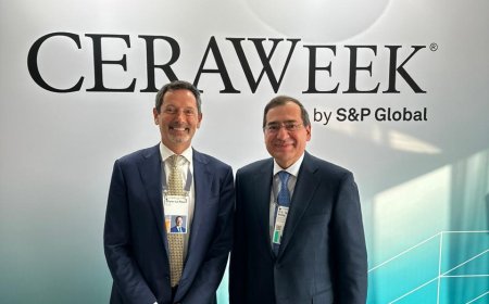 "وزير البترول" يبحث  مع رئيس شركة شلمبرجير العالمية توفير التكنولوجيات المتطورة والحلول الرقمية لدعم الأنشطة البترولية في مصر