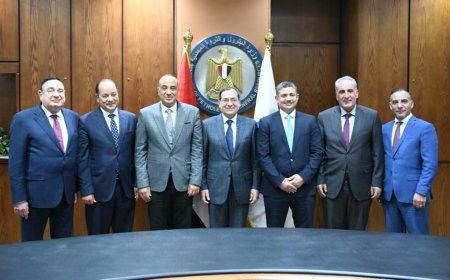وزير البترول يستقبل وفداً من مجلس النواب الأردنى