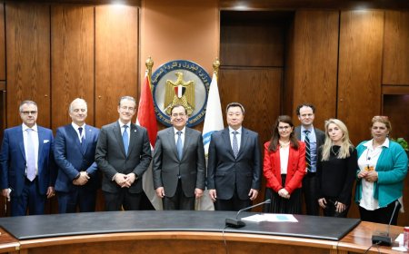 وزير البترول والثروة المعدنية يلتقي  الوفد الاقتصادي اليوناني لتعميق التعاون في قطاع الطاقة