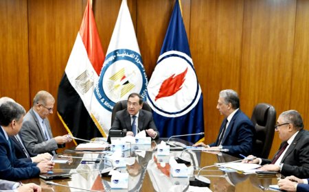 "وزير البترول" يؤكد أهمية الدور الاقتصادى الذى تؤديه الهيئة المصرية العامة للبترول