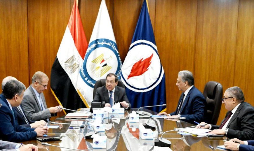 "وزير البترول" يؤكد أهمية الدور الاقتصادى الذى تؤديه الهيئة المصرية العامة للبترول