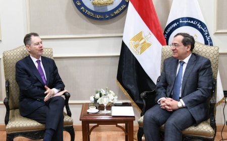 وزير البترول والسفير الأسباني يبحثان التغيرات التى تشهدها صناعة الطاقة فى ظل التحديات العالمية الحالية