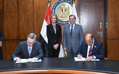 وزير البترول يشهد توقيع اتفاقية التطوير المشترك لمشروع جديد لإنتاج الميثانول الأخضر