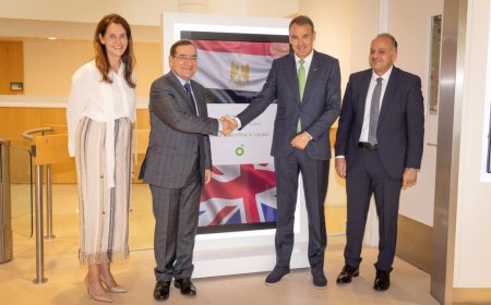 "البترول المصرية" و"بي بي"  يتطلعان لتعزيز  التعاون في مجال خفض الانبعاثات والتحول الطاقي