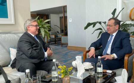 وزير البترول. يبحث مع  رئيس شركة شيفرون العالمية للاستكشاف والإنتاج مستجدات العمل بحقل نرجس