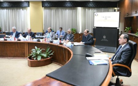 وزير البترول يوجه بضرورة الإسراع باتخاذ خطوات تنفيذية فاعلة فى جذب الاستثمارات للتنمية والاستفادة من إمكانيات منطقة المثلث الذهبى