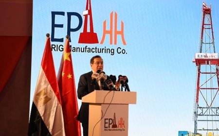 وزير البترول يشهد تسليم أول حفار بترول ( صنع في مصر )