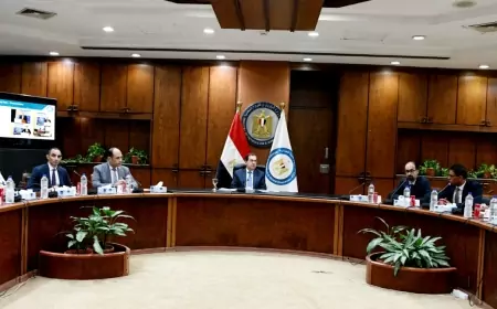 "الملا" يلتقي شباب مهندسى قطاع البترول بعد عودتهم من بعثة تدريبية بأمريكا