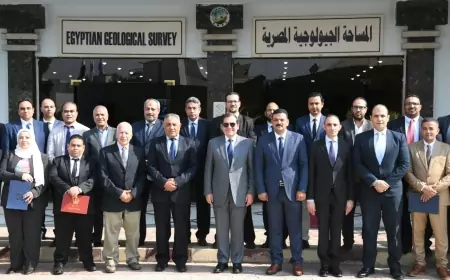 بالصور.. "الملا" يكرم جيولوجيين هيئة الثروة المعدنية الذين اجتازوا برامج التدريب العالمية