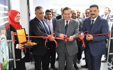 "الملا" يفتتح مركز معلومات هيئة الثروة المعدنية بعد التطوير