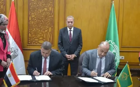 توقيع عقدى إنشاء محطتى وقــود جديدتين لتموين  السيارات بالغاز الطبيعى والوقود السائل بمحافظة الـقـلـيـوبـيــة