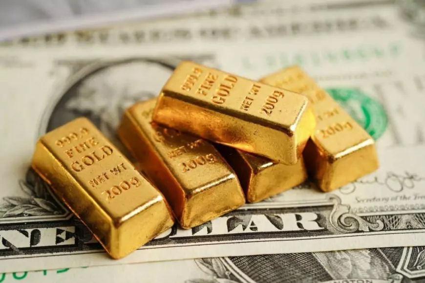 الذهب يخترق حاجز الـ ٢١٠٠ دولار.. هل يستعد لقفزات سعرية جديدة؟!