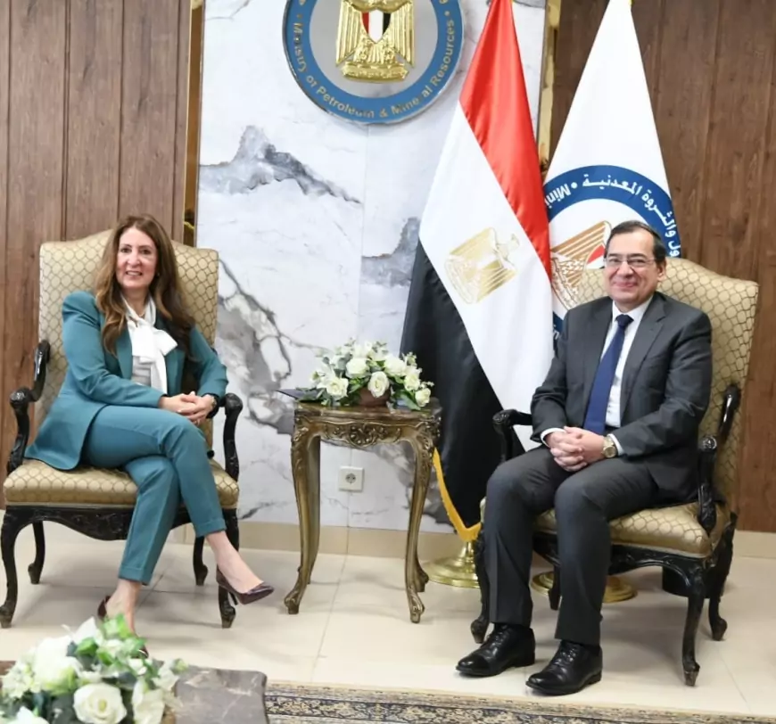 وزير البترول يبحث مع سفيرة الولايات المتحدة الأمريكية فى مصر مجالات البترول والغاز والهيدروجين وخفض الانبعاثات