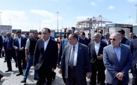 رئيس الوزراء يتفقد محطة "تحيا مصر" متعددة الأغراض بميناء الإسكندرية