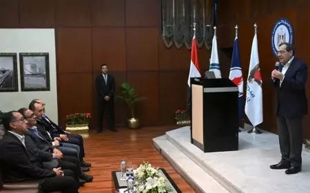 رئيس الوزراء يتفقد مشروع توسعات مصفاة "ميدور" لتكرير البترول بالإسكندرية