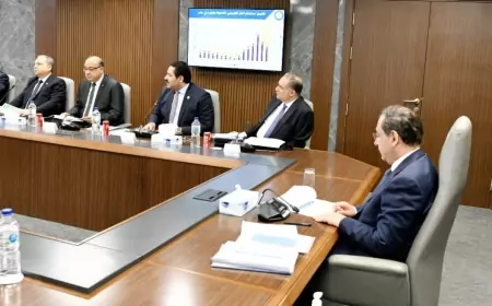 وزير البترول يتابع  مشروعات توصيل الغاز الطبيعي للمنازل ونشاط تحويل السيارات للعمل بالغاز  كوقود