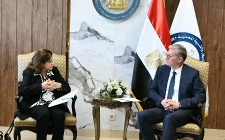 "وزير البترول " يوقع اتفاقيتين مع الشركات العالمية لضخ 340 مليون دولار  استثمارات لزيادة الإنتاج بالبحر المتوسط وخليج السويس