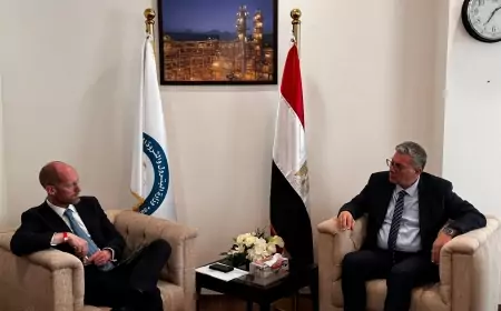 وزير البترول يبحث مع البنك الأوروبى لإعادة الإعمار التعاون في مجال خفض الانبعاثات وإزالة الكربون