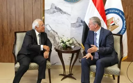 وزير البترول يبحث مع رئيس مجموعة كوبيلوزوس اليونانية التعاون المحتمل في مجال البترول والغاز
