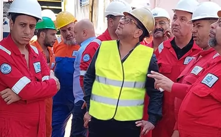 رئيس خدمات البترول البحرية يتفقد المراحل النهائية للأعمال البحرية في تنمية حقل أكتوبر بخليج السويس
