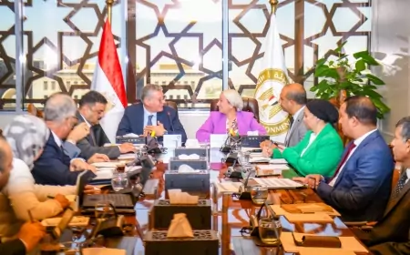 وزيرا البترول والبيئة يبحثان عدد من ملفات العمل المشترك بين الوزارتين