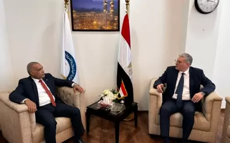 " بدوي" يلتقي وفد النقابة العامة للعاملين بالبترول بمقر الوزارة بمدينة العلمين الجديدة