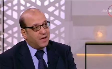 مصطفى بدرة: قيمة الدولار أمام الجنيه غير حقيقية.. والسوق السوداء انتهت| فيديو