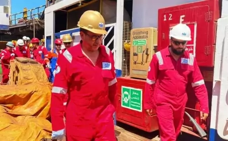 رئيس خدمات البترول البحرية PMS يتابع تنفيذ اعمال الخط البحري بحقل غرب البرلس في أدكو