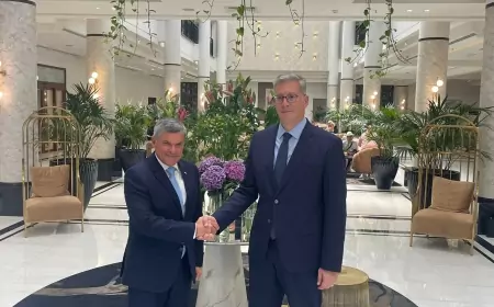 وزير البترول يبحث  مع  نظيره القبرصي التعجيل باستغلال اكتشافات الغاز الطبيعي في المنطقة الاقتصادية الخالصة لقبرص.