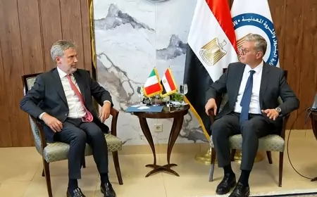 وزير البترول يبحث مع السفير الايطالي فرص زيادة حجم التعاون بين قطاع البترول و الشركات الإيطالية في قطاعات الطاقة والتعدين