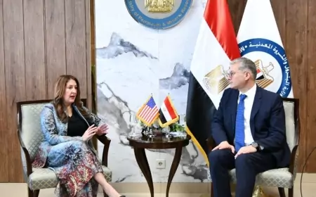 وزير البترول يبحث مع السفيرة الامريكية أنشطة البترول والغاز ومشروعات كفاءة الطاقة وخفض الانبعاثات.