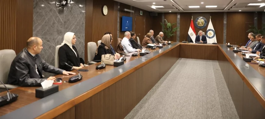 وزير البترول يعقد اجتماعًا مع أعضاء  مجلس النواب والشيوخ لتعزيز التكامل