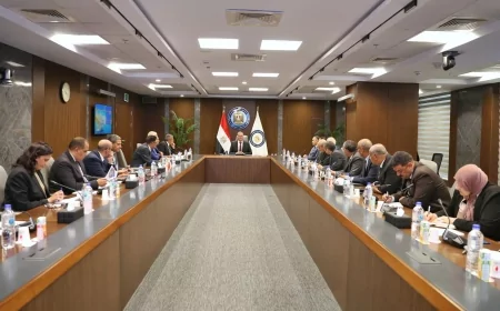 حوار الفكر والطاقة: كريم بدوي يناقش تحديات البترول مع رموز الصحافة والاقتصاد