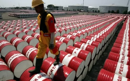 أسعار النفط تتراجع وسط مخاوف من تصعيد عسكري في الشرق الأوسط وتذبذب الموقف الأميركي