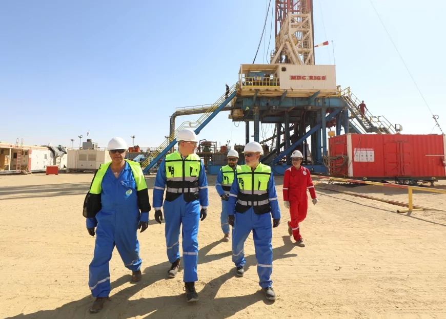 وزير البترول يزور موقع شركة بتروشهد بالصحراء الغربية